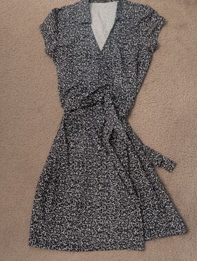 J. McLaughlin Navy and White Mini Floral Wrap Midi Dress Catalina Cloth Small